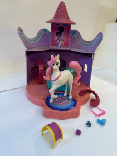 Boneca e Acessórios - Nella - Princesa Corajosa - Fabuloso Estábulo da Trinket - DTC
