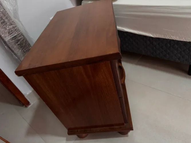 Mesa de cabeceira madeira pura