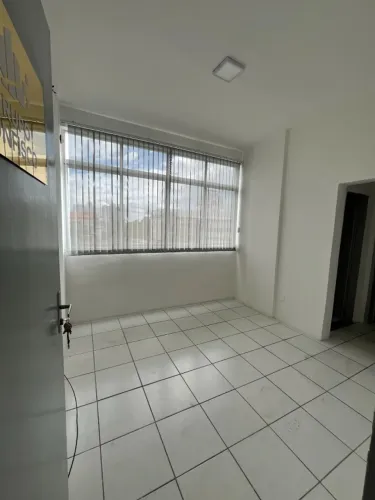Alugo sala comercial na Dantas Barretos