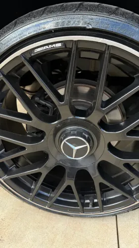Jogo de rodas com pneus Mercedes