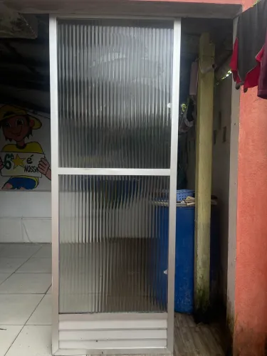 Vende-se 2 Porta de corre de alumínio pra pátio medida 1,5 por 2,10