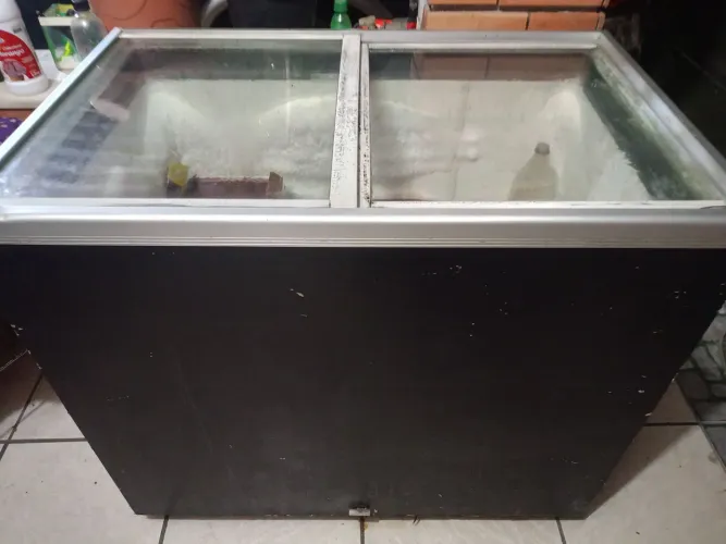 Freezer 300l funcionando muito bem