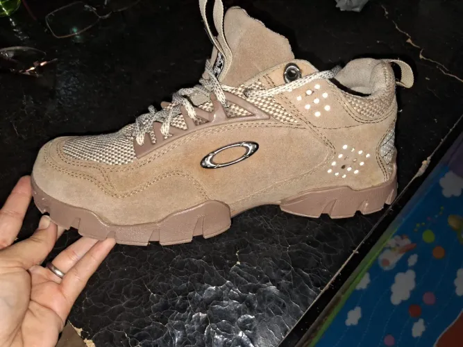Tênis bota da marca Oakley
