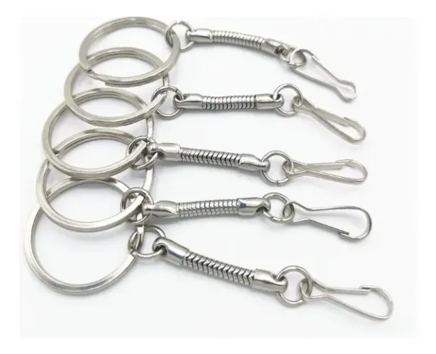 Chaveiro De Metal Com Corrente De Cobra E Pendurado
