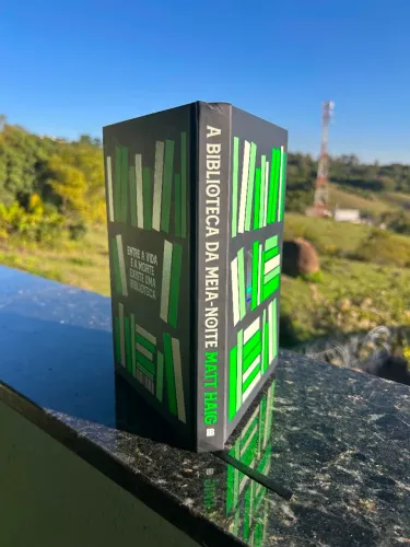 Livro "A Biblioteca da Meia-Noite" - Matt Haig - Edição Especial Capa Dura