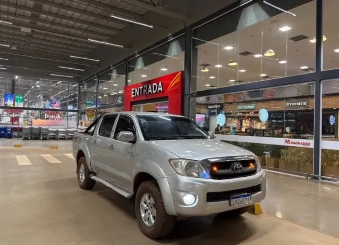 Toyota Hilux CD D4-d 4X4 2.5 16V 102cv TB Dies. 2011