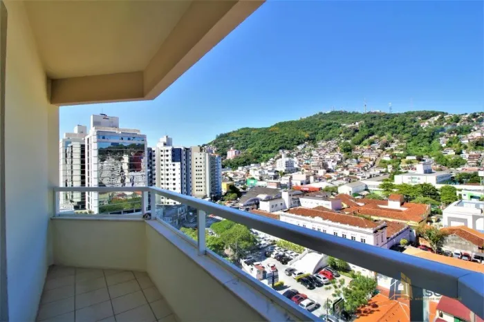 À venda | 198 m², Duplex, Terraço privativo, 3 quartos e 2 vagas - Centro, em Florianópoli