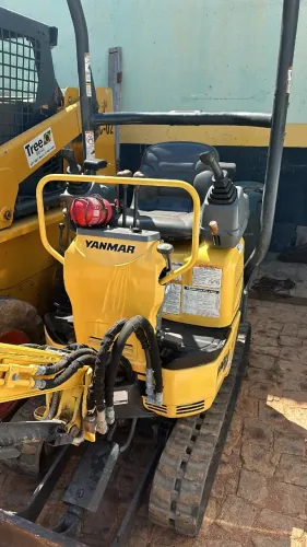 Mini Escavadeira VI-12, 2020 com 1.800 horas