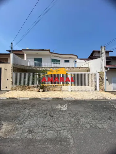 Sobrado a venda condomínio Altos de Suzano, aceita financiamento.