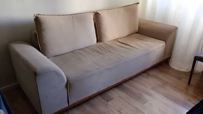SOFÁ EM SUEDE COR NUDE GRANDE