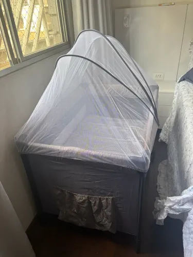 Berço Portátil Voyage Sleep com Mosquiteiro - Nunca Usado, Estado de Novo