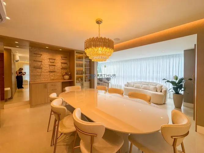 Apartamento à venda em Praia Grande no Canto do Forte, 3 suítes, 4 vagas, 183m²