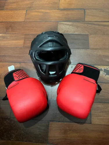 vendo kit de capacete e luva de box 12 oz