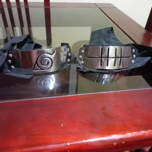 2 bandanas de naruto- vila da folha + vila da chuva (riscada)