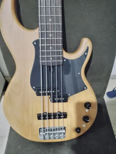 Baixo Yamaha BB 235