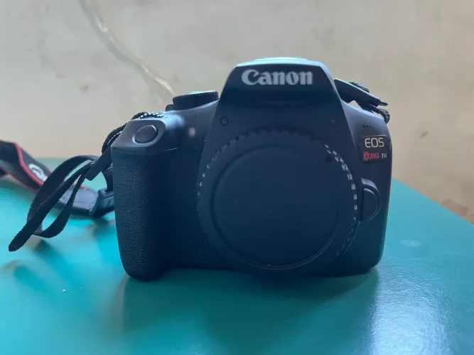 Canon EOS Rebel T6 + 18-55mm + Bag Original + Cartão SD 32GB + 3 Baterias