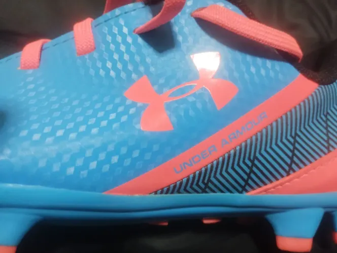 Chuteira UNDER ARMOUR ORIGINAL USADA DUAS VEZES ESTADO DE NOVA