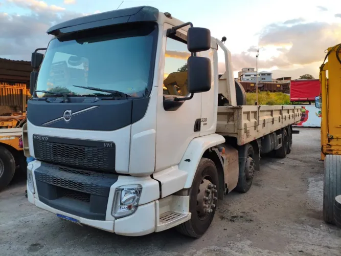 Caminhão Volvo Vm330 Bitruck 8x2 Prancha Reboque Plataforma Guincho Vm 330