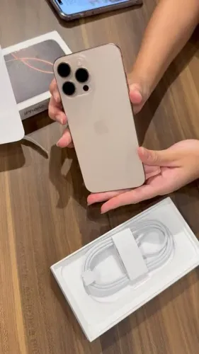 iPhone 16 pro Max - GOLD