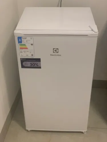 Frigobar ELETROLUX 90Litros