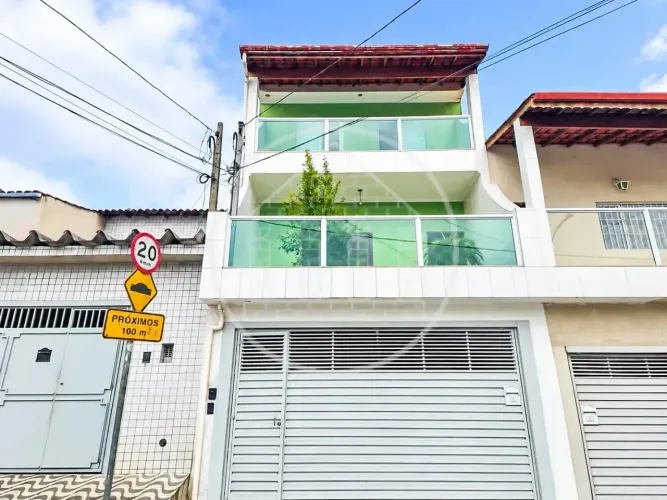 Sobrado reformado com 3 quartos e apartamento independente à Venda no Jardim Presidente