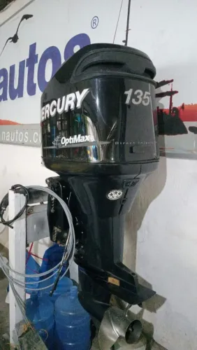 Motor de popa Mercury Optimax 135HP.