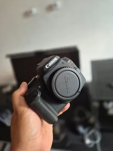 Canon T7 +