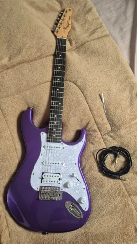 Vendo guitarra nova e ganhe um amplificador novo