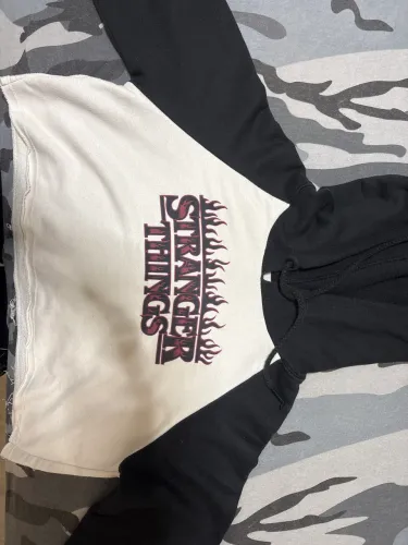 Cropped Moletom (stranger things)