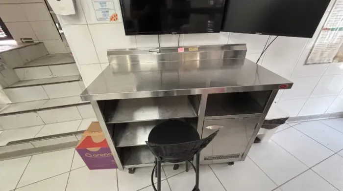 Mesa de Inox Cozil Com Divisórias