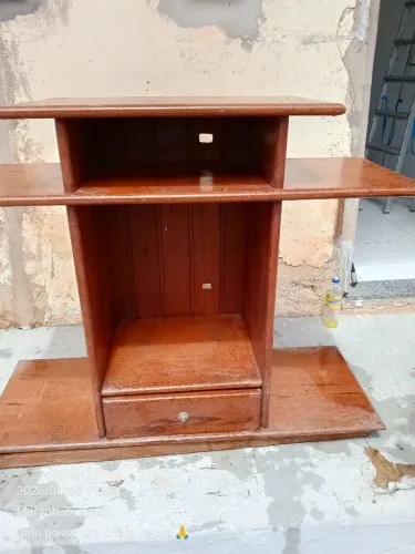 Vendo rak de madeira bem conservado por 250$