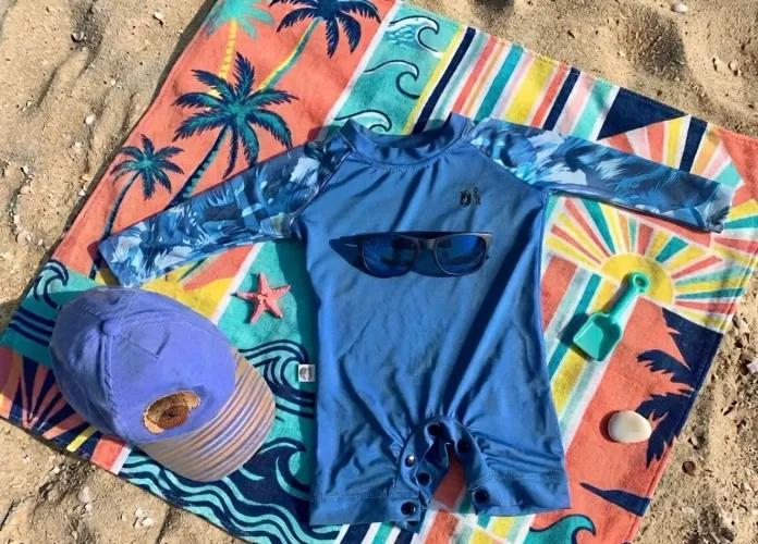 Kit Praia - Macacão com proteção UV + Boné (Pimpolho) + Óculos de Sol Buba
