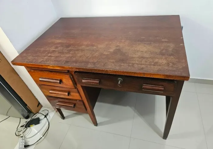 Mesa antiga de escritório 