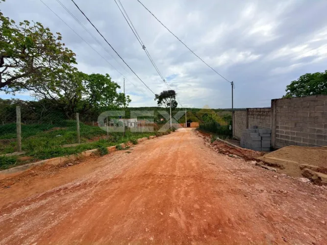 Terreno à Venda com 989,92 na Fazenda do Mundongo em Carmo do Cajuru MG.