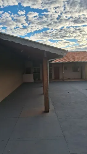 Vendo casa em Regente Feijó, terreno 300mts.