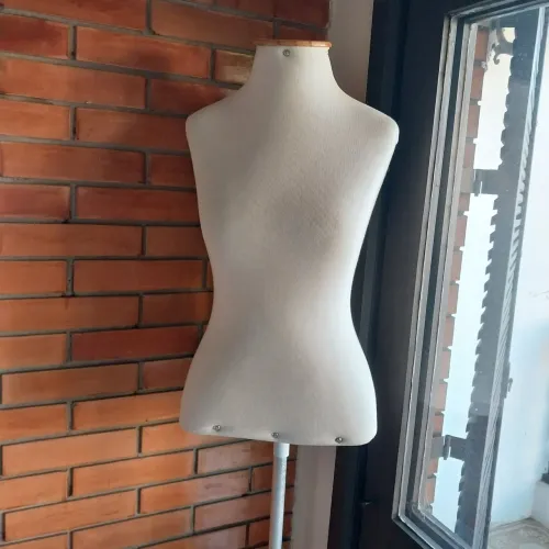 Manequim busto - retirar no Bairro Ideal/N.H.