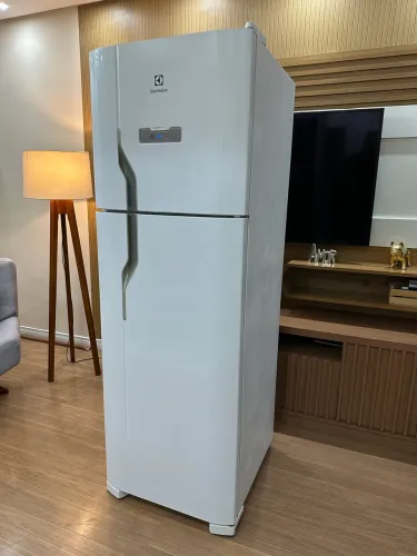 Geladeira Electrolux fros free 220v. Aceito cartão