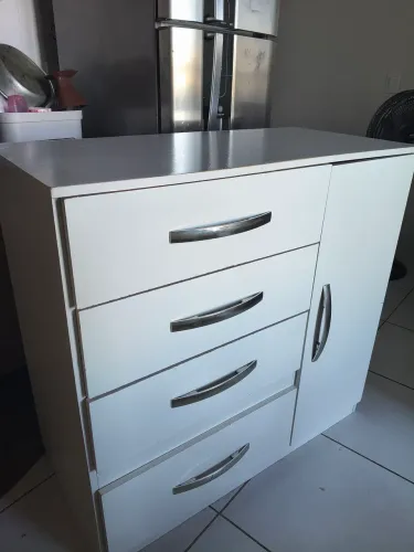 Cômoda branca 4 gavetas
