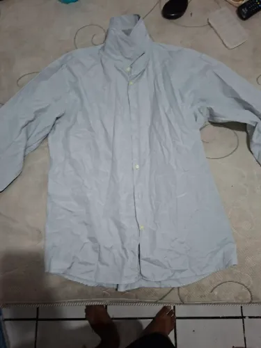 Conjunto de mais de 15 peças de roupas sociais e casuais, bermudas e calças
