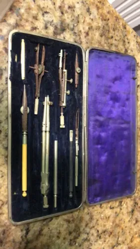 Estojo Antigo de Desenho Técnico / Compasso Completo - Vintage