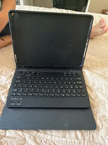 CAPINHA E TECLADO IPAD 10.2?