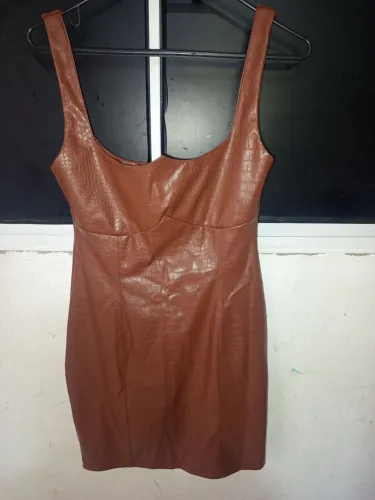 Vendo vestido no couro fake nunca usado