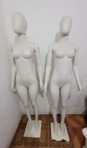 Manequins para loja feminina