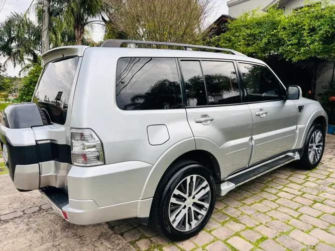 Mitsubishi Pajero HPE Full 3.2 4X4 T.i.dies. 5P AUT 2020