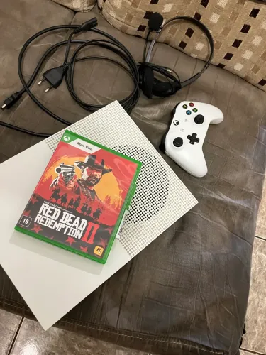 Xbox one s + pes 2020 e red dead