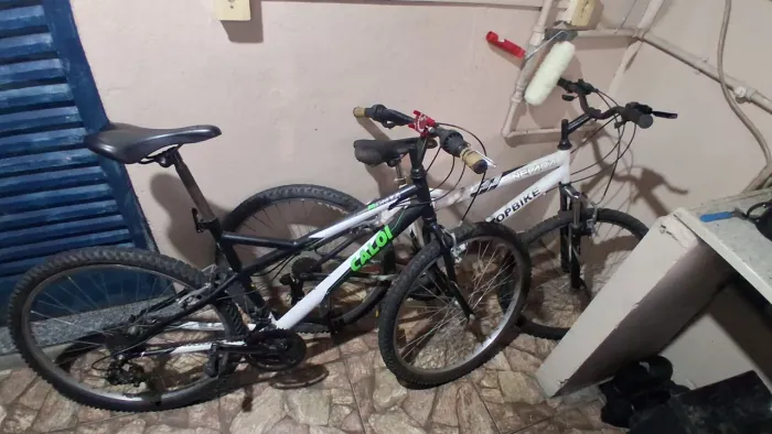 Duas bikes aro 26