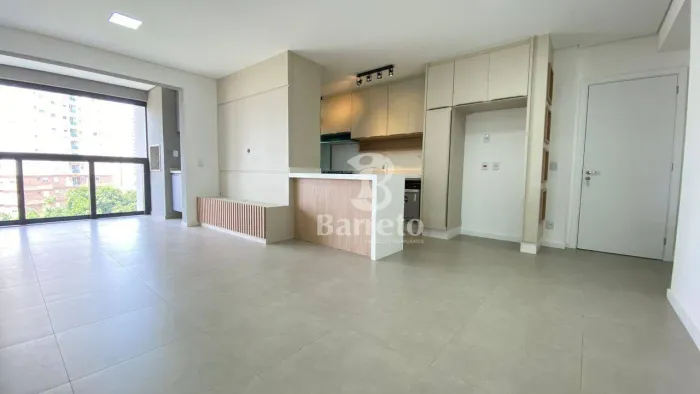 Apartamento sem-mobiliado para venda no Edifício TAY