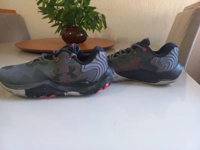 Tênis Under Armour Original - Performance e Conforto