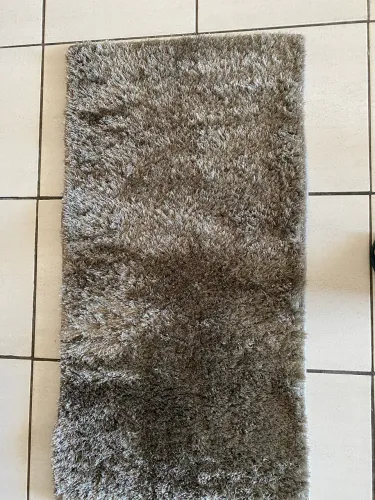 Vende-se 2 tapetes felpudos semi novos