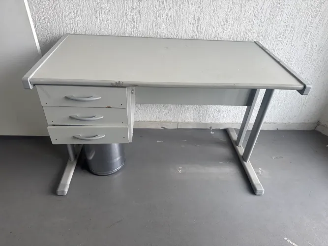 mesa escritório 1,20mt - 3 gavetas, 50,00